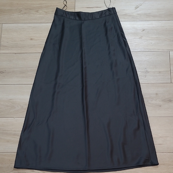 J. McLaughlin Dresses & Skirts - J. McLaughlin Zahara A-Line Satin Midi Skirt Size 0